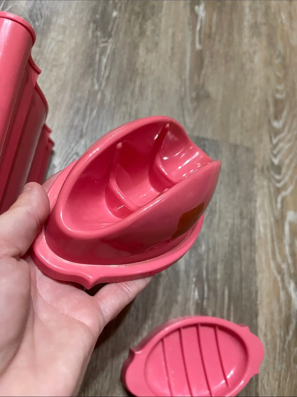 Vintage 50’s/60’s Pink Retro Bathroom accessories - Schwarz Bros Plastic